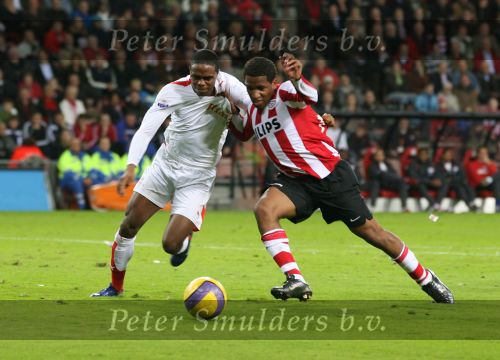 Eindhoven, 25 November 2006
PSV-FC Utrecht, eindstand 5-0 Kompetitie Seizoen 2006/2007
Jefferson Farfan in duel met Edson Braafheid
Foto Ronald Otter