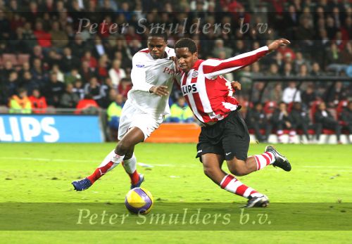 Eindhoven, 25 November 2006
PSV-FC Utrecht, eindstand 5-0 Kompetitie Seizoen 2006/2007
Jefferson Farfan in duel met Edson Braafheid
Foto Ronald Otter