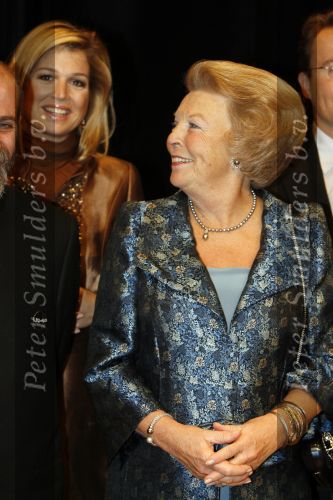 Amsterdam 13 december 2006
Prins Clausprijzen in het ij theater met Maxima Mabel Wisse Smit Prinses Laurentien Koningin Beatrix Prins Friso en Prins Constantijn.