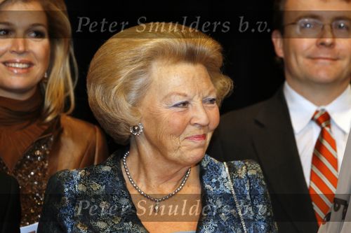 Amsterdam 13 december 2006
Prins Clausprijzen in het ij theater met Maxima Mabel Wisse Smit Prinses Laurentien Koningin Beatrix Prins Friso en Prins Constantijn.