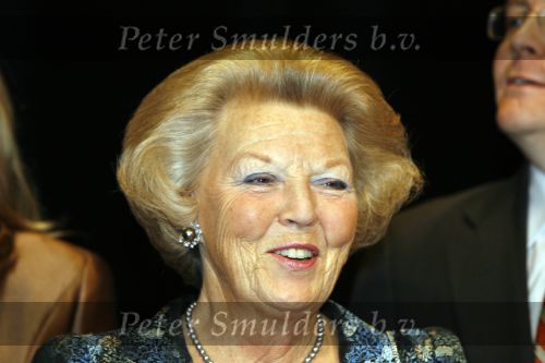 Amsterdam 13 december 2006
Prins Clausprijzen in het ij theater met Maxima Mabel Wisse Smit Prinses Laurentien Koningin Beatrix Prins Friso en Prins Constantijn.