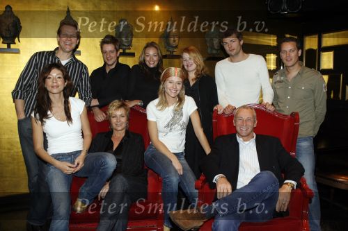 Hilversum 13 december 2006
Presentatie Wie is de Mol in club Musk. Alex Klaasen Menno Bentveld Nadja Hupscher Renate Verbaan dick Jol Eva v d Gucht Inge Ipenburg Liesbeth kamerling Paul Rabbering en Sander lantinga