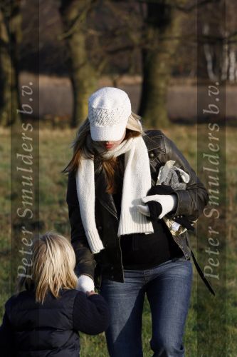 Hoge Veluwe 9 decedmber 2006
Dinand Woesthof zijn zwangere vriendin Lucy en zoontje Dean Maddy wandelen met de honden in park de hoge veluwe.