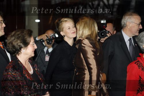 Amsterdam 13 december 2006
Prins Clausprijzen in het ij theater met Maxima Mabel Wisse Smit Prinses Laurentien Koningin Beatrix Prins Friso en Prins Constantijn.