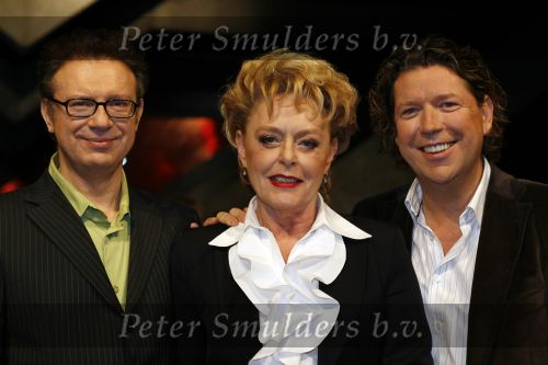 Hilversum 27 december 2006
Wendy van Dijk bij de presentatie van de finaliste van The X factor. Met de jury Henkja Smits Henk Temming en Marianne v Wijnkoop