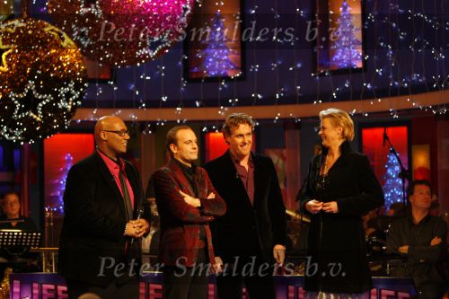 Hilversum 18 december 2006
Singing with the stars bij life & cooking. Edwin Smulders Carlo Boszhard en Mark Dakriet en Irene Moors