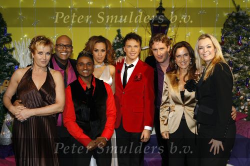 Hilversum 18 december 2006
Singing with the stars bij life & cooking. Inge Ipenburg Mark Dakriet Carl Noten Edwin Smulders Glennis Grace Esther Hart Cilly Dartell Jamai