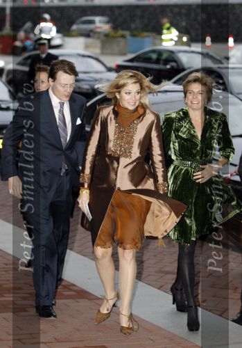 Amsterdam 13 december 2006
Prins Clausprijzen in het ij theater met Maxima Mabel Wisse Smit Prinses Laurentien Koningin Beatrix Prins Friso en Prins Constantijn.