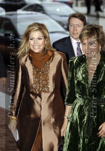 Amsterdam 13 december 2006
Prins Clausprijzen in het ij theater met Maxima Mabel Wisse Smit Prinses Laurentien Koningin Beatrix Prins Friso en Prins Constantijn.