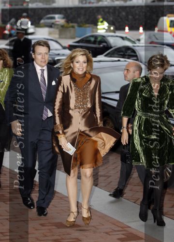 Amsterdam 13 december 2006
Prins Clausprijzen in het ij theater met Maxima Mabel Wisse Smit Prinses Laurentien Koningin Beatrix Prins Friso en Prins Constantijn.