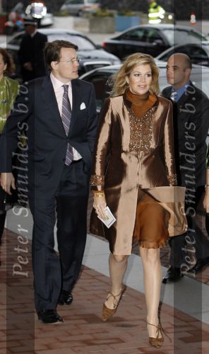 Amsterdam 13 december 2006
Prins Clausprijzen in het ij theater met Maxima Mabel Wisse Smit Prinses Laurentien Koningin Beatrix Prins Friso en Prins Constantijn.