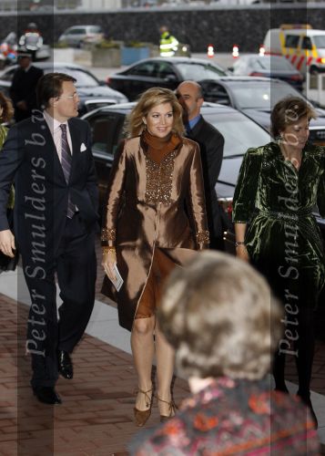 Amsterdam 13 december 2006
Prins Clausprijzen in het ij theater met Maxima Mabel Wisse Smit Prinses Laurentien Koningin Beatrix Prins Friso en Prins Constantijn.