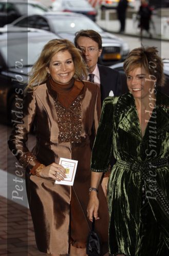 Amsterdam 13 december 2006
Prins Clausprijzen in het ij theater met Maxima Mabel Wisse Smit Prinses Laurentien Koningin Beatrix Prins Friso en Prins Constantijn.