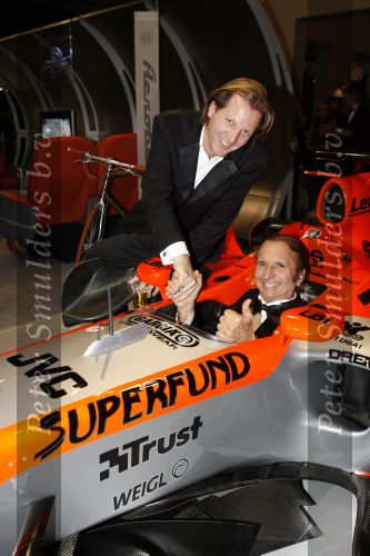 Amsterdam 7 december 2006
Miljonairfair in de rai in amsterdam. Michiel Mol  en Emerson Fitipaldi