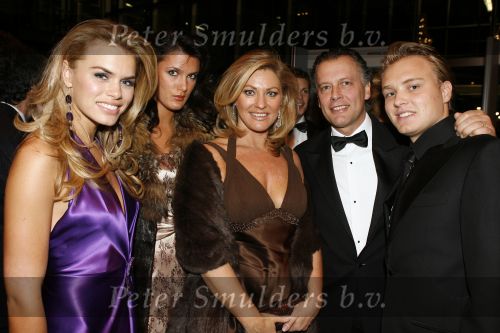 Amsterdam 7 december 2006
Miljonairfair in de rai in amsterdam. Nicolette v Dam met ouders en broer