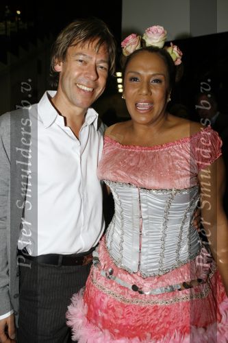 Hilversum 11 januari 2007
Sterrendansen op het ijs bij sbs6. Patty Brard met vriend Antoine