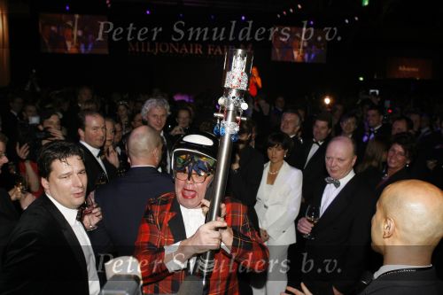 Amsterdam 7 december 2006
Paul de Leeuw opent als Annie de Rooy de miljonairfair in de Rai.