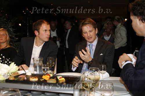 Naarden 18 december 2006
Princess kerstborrel in het arsenaal. Prins Pieter Christiaan en Teun de Nooijer  en AAd Ouborg
