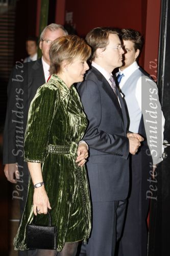 Amsterdam 13 december 2006
Prins Clausprijzen in het ij theater met Maxima Mabel Wisse Smit Prinses Laurentien Koningin Beatrix Prins Friso en Prins Constantijn.