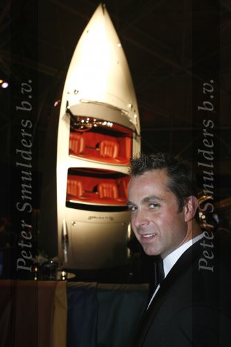 Amsterdam 7 december 2006 
Miljonairfair in de Rai. Bachelor Roderick voor boot
