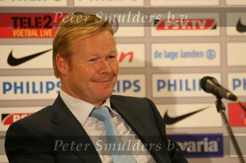 Eindhoven, 25 November 2006
PSV-FC Utrecht, eindstand 5-0 Kompetitie Seizoen 2006/2007
Een lachende Ronald Koeman tijdens de persconferentie
Foto Ronald Otter