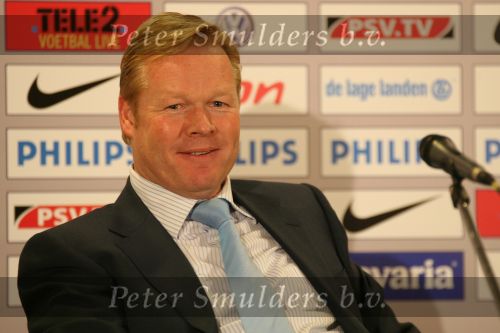 Eindhoven, 25 November 2006
PSV-FC Utrecht, eindstand 5-0 Kompetitie Seizoen 2006/2007
Een lachende Ronald Koeman tijdens de persconferentie
Foto Ronald Otter