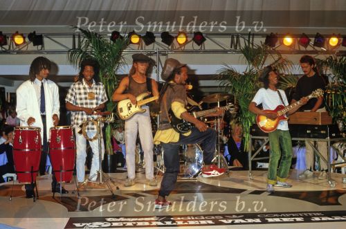 Munchen, 25 Juni 1988
Ruud Gullit treedt op met de Revelation Band op een feest t.g.v. het Europees Kampioenschap
ï¿½ Foto Peter Smulders Eindhoven