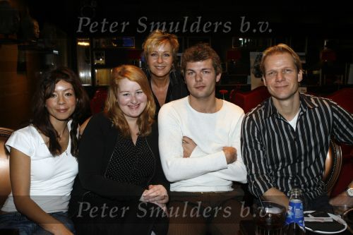 Hilversum 13 december 2006
Presentatie Wie is de Mol in club Musk. Menno Bentveld Nadja Hupscher   Eva v d Gucht Inge Ipenburg  en Sander lantinga