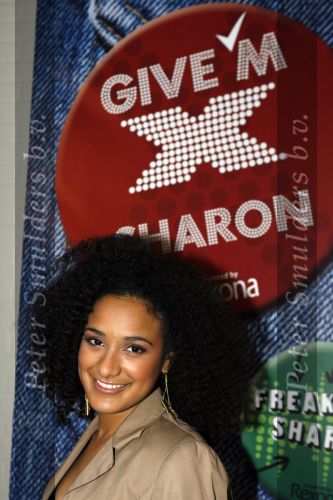 Hilversum 27 december 2006
Wendy van Dijk bij de presentatie van de finalisten  van The X factor.  Sharon
