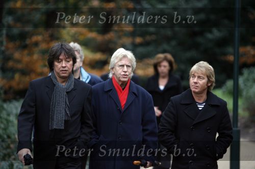 Den Haag 8 december 2006
Crematie Mariska Veres in crematorium Ockenburgh in den haag. Shocking blue leden