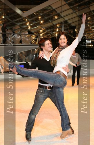 Baarn, 10 Januari 2007 Perspresentaie Dancing On Ice RTL 2007
Stella Gommans met parner