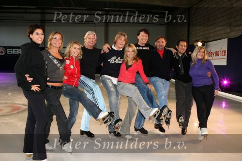 Amsterdam, 8 Januari 2007
Perspresentatie  Sterren Dansen op het ijs 2007
v.l.n.r.: Kristina Bozilovic TMF Gallyon v Vessem Elle v Rijn Dries Roelvink  Thomas Berge Sita Zangeres Bram Westerweel Arend Langenberg Joost Blijlevens en Corry Konings