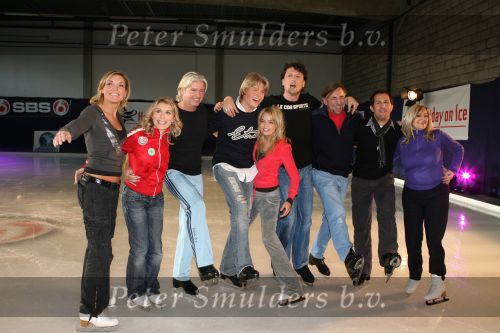 Amsterdam, 8 Januari 2007
Perspresentatie  Sterren Dansen op het ijs 2007
v.l.n.r.: Kristina Bozilovic TMF Gallyon v Vessem Elle v Rijn Dries Roelvink  Thomas Berge Sita Zangeres Bram Westerweel Arend Langenberg Joost Blijlevens en Corry Konings
