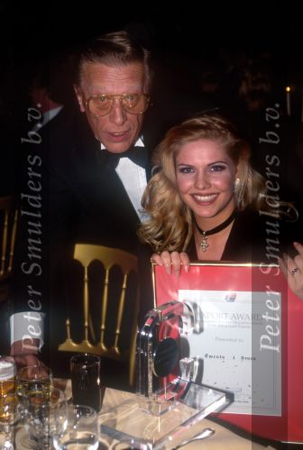 1994
Twenty 4 Seven winnen de exportprijs 19941
Zangeres en presentatrice Nance Coolen en zanger Stay-C ( Stacey Paton ) John de Mol Sr.