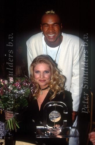 1994
Twenty 4 Seven winnen de exportprijs 19941
Zangeres en presentatrice Nance Coolen en zanger Stay-C ( Stacey Paton )