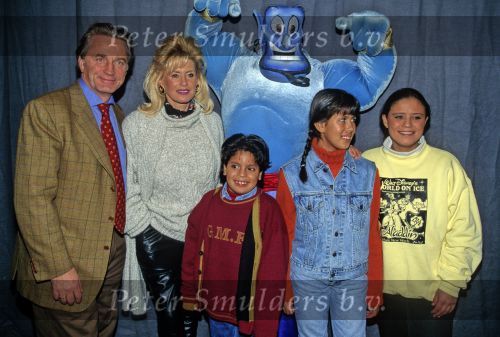 14 Februari 1995
Vanessa ( Connie Breukhoven ) samen met man Hans Breukhoven samen met hun kinderen bij Disney
