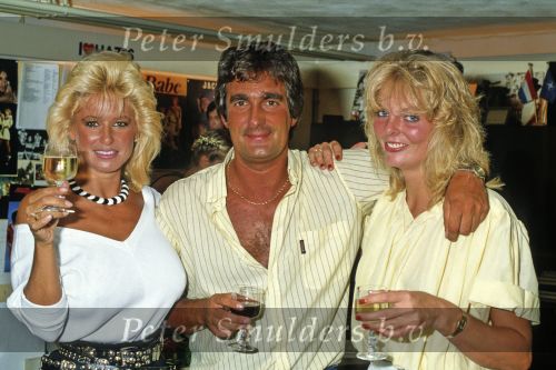 Hilversum 1982
Connie Breukhoven ( toen nog als zangeres Vanessa ) met haar manager Ludo Voeten en Bernadette Kraakman 
Foto Peter Smulders BV Eindhoven