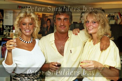 Hilversum 1982
Connie Breukhoven ( toen nog als zangeres Vanessa ) met haar manager Ludo Voeten en Bernadette Kraakman