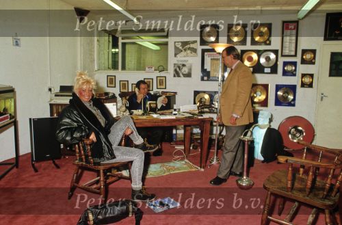 London 1986
Vanessa ( Connie Breukhoven ) met haar inmiddels overleden mamanger Frits Hirschland op kantoor.