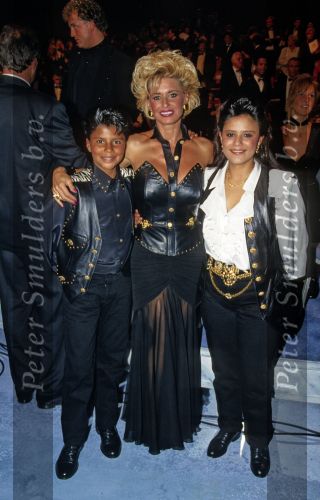 28 September 1999
Vanessa ( Connie Breukhoven ) met 2 van haar kinderen