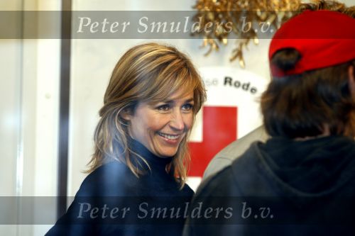 Utrecht 22 december 2006
Wendy v Dijk en Chris Zegers gaan slapen in het glazen huis bij Gerard Ekdo Sander Lantinga en Giel Beelen voor het rode kruis.