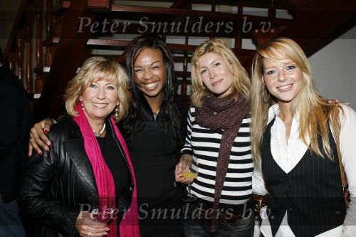 Blaricum 6 december 2006
Presentatie cd woman only voor Unicef met Willeke Alberti Raffaela Chantal Janzen en Maud.