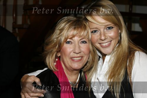 Blaricum 6 december 2006
Presentatie cd woman only voor Unicef met Willeke Alberti Raffaela Chantal Janzen en Maud.