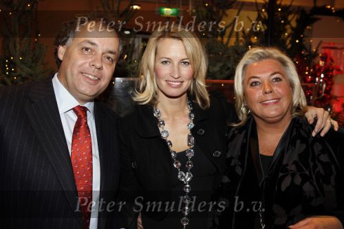 Amstelveen 12 december 2009
Kerstborrel Princess in het cobra museum. Aad en Els Ouborg met Anouk Smulders
Peter Smulders bv