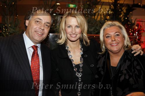 Amstelveen 12 december 2009
Kerstborrel Princess in het cobra museum. Aad en Els Ouborg met Anouk Smulders
Peter Smulders bv