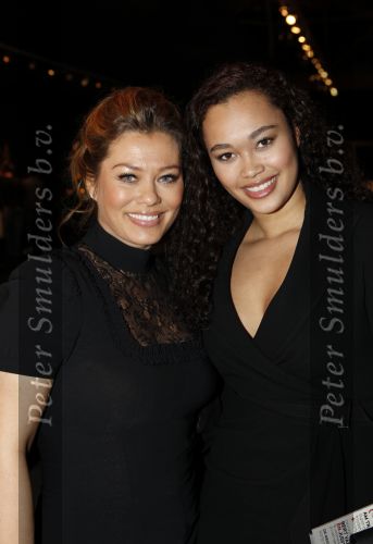 Amsterdam 12 december 2009
Modeshow en presentatie Jackie met Christina Curry op de cover tijdens de miljonair fair. Antje Monteiro met dochter
Peter Smulders bv