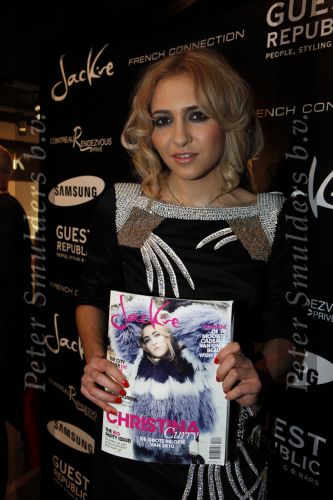 Amsterdam 12 december 2009
Modeshow en presentatie Jackie met Christina Curry op de cover tijdens de miljonair fair. Christina met Yves Gijraths
Peter Smulders bv