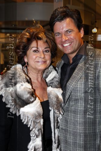 Amstelveen 12 december 2009
Kerstborrel Princess in het cobra museum. Christine Kroonenberg met vriend Stephan v d Oetelaar
Peter Smulders bv