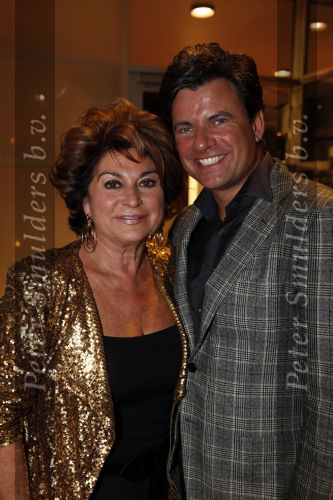 Amstelveen 12 december 2009
Kerstborrel Princess in het cobra museum. Christine Kroonenberg met vriend Stephan v d Oetelaar
Peter Smulders bv