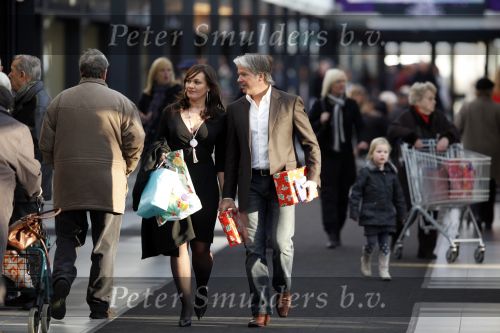 Amsterdam 16 december 2009
Dries Roelvink met zijn nieuwe vriendin  Honoria aan het winkelen in winkelcentrum Gelderlandplein.
Peter Smulders bv